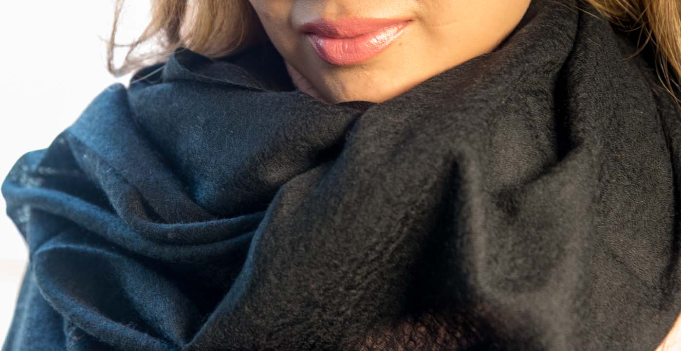 black-felted-scarf-on-pooja